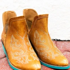 Alig Tannery Liz Embroidered Dream Leather Bootie In Brown Footwear