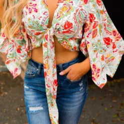 D & J Industies Co., LTD. PREORDER Everyone She Knows Top - White Floral Pre-Orders