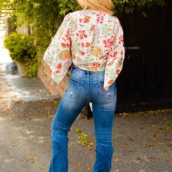 D & J Industies Co., LTD. PREORDER Everyone She Knows Top - White Floral Pre-Orders