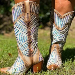 Alig Tannery Retro Cowgirl — Wide Western Boots In White Sequined Leather